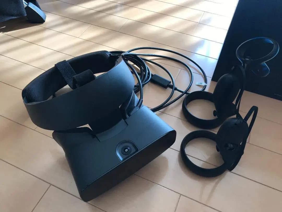 Visore VR per PC Oculus Rift S con Display ad Alta Risoluzione e Fascia Regolabile per un'Esperienza Immersiva