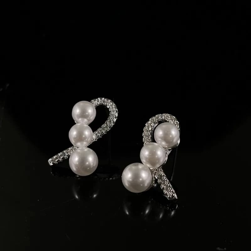 [Pearl Beauty] Orecchini a bottone con croce di perle dal design di nicchia, orecchini versatili generosi dal temperamento semplice quotidiano