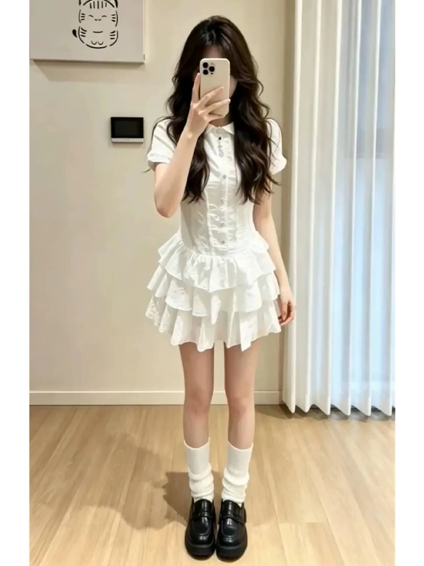 Elegante Abito Camicia Bianco a Maniche Corte Estivo Giovanile con Gonna a Trapezio a Strati in Tessuto Morbido di Media Spessore Stile College a Vita Alta