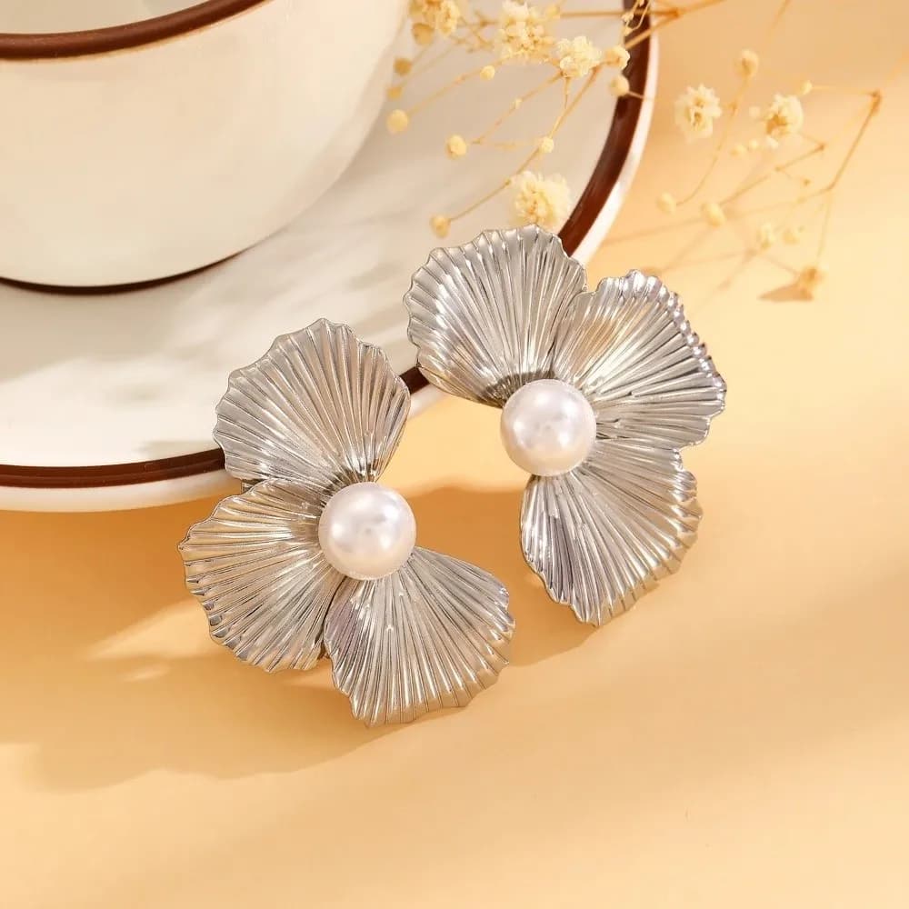 Fashion Exaggerated Leaf Drop Earrings Metal Gold Color Plated Ginkgo Leaves Earring Petal Pendant Earrings Women Jewelry