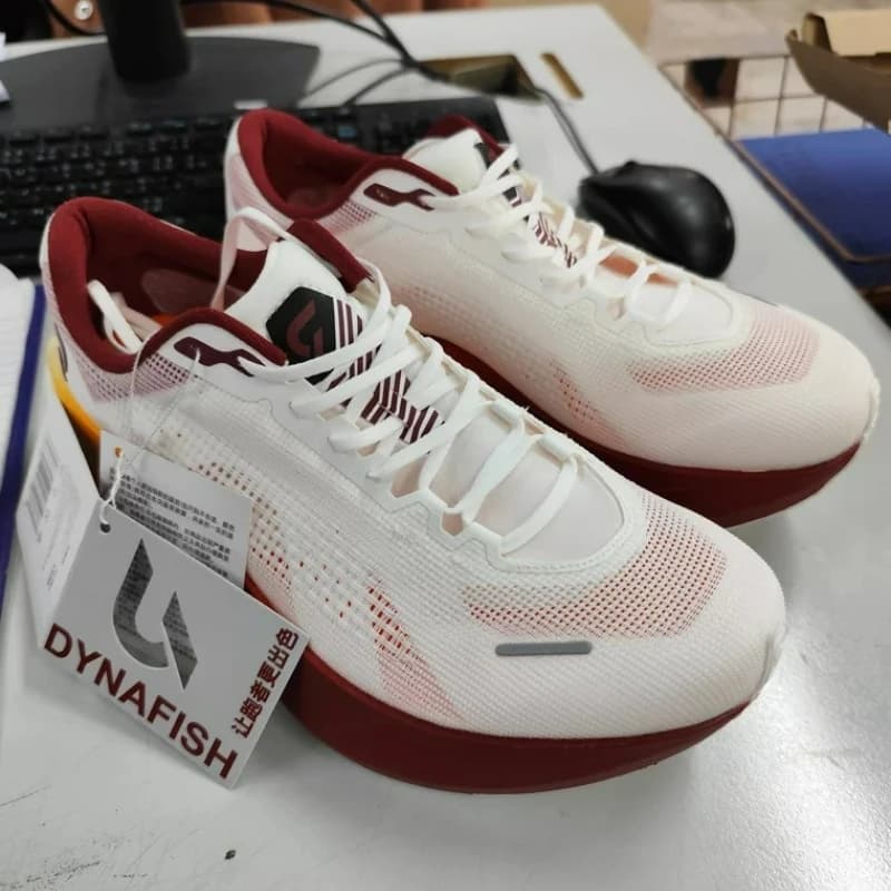 Summer Carbon Plate Running Shoes Unisex Super Light Training Shoes Mens Womens Thick Soled Walking Jogging Shoes Soft Gym Shoe