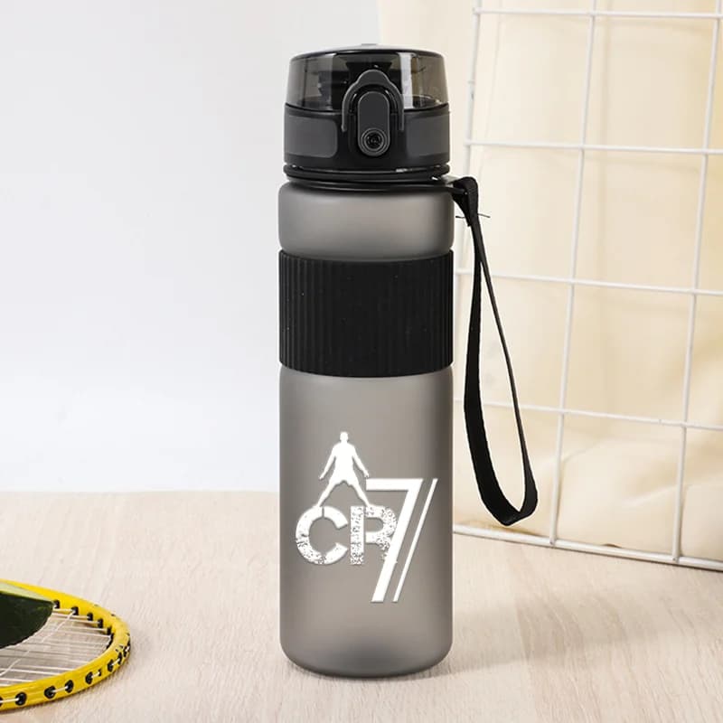 Borraccia da 550 ml Serie Calciatori, Borraccia Sportiva in Plastica Smerigliata alla Moda per Esterni, Regalo di Compleanno - Edizione Ronaldo