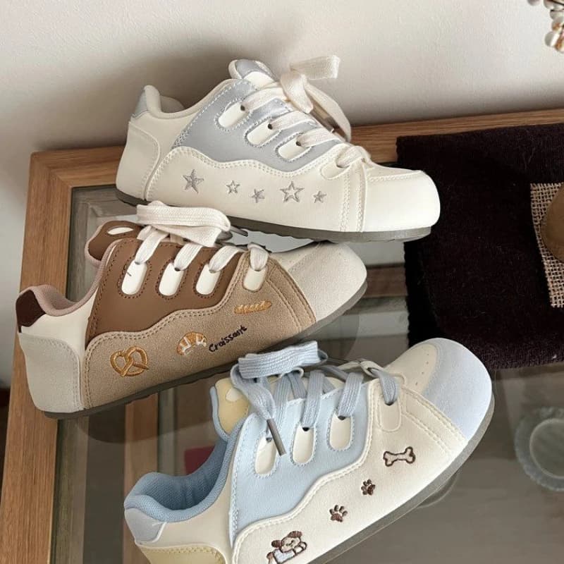 Women's casual sneakers: light and breathable for spring, these sneakers with laces are the perfect choice for everyday use and travel.