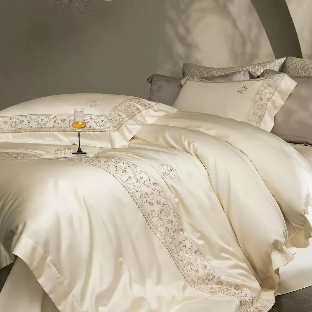 Set di Biancheria da Letto in Cotone Egiziano Premium con Ricami, Morbido e Setoso, Copripiumino, Lenzuolo Piatto/Con Angoli e Federe, Misure Queen, King, Full