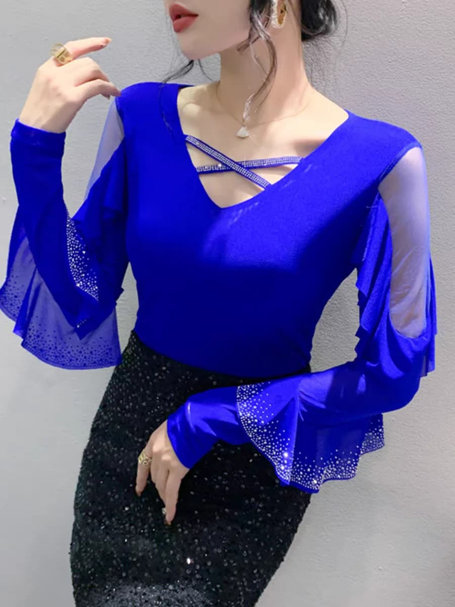 2024 Primavera Estate T-shirt Donna Scollo a V Ruffles Manica lunga Maglia solida Elastico Top Tees Moda femminile Diamanti T Shirt