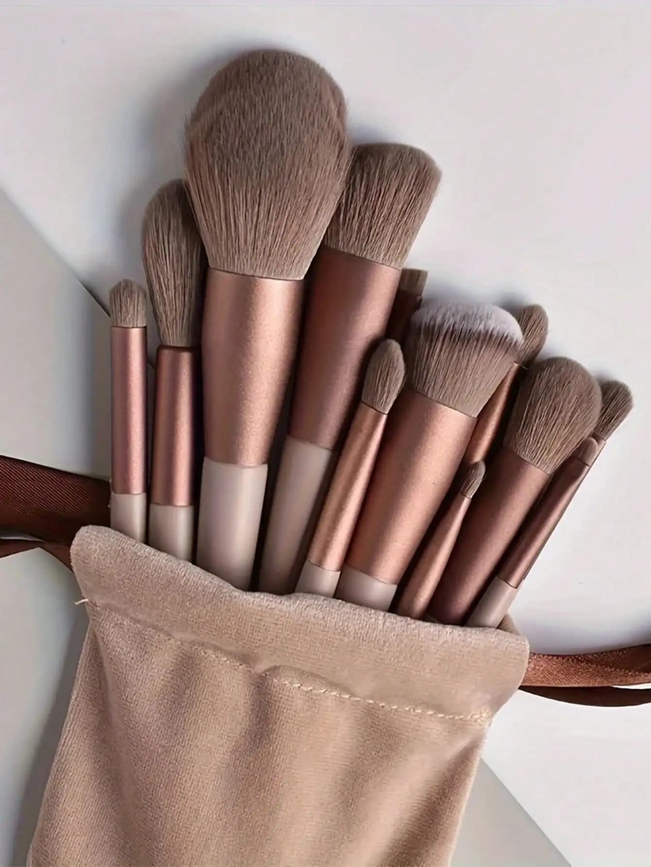 Set di pennelli professionali per il trucco da 13 pezzi, adatti per fondotinta, fard, correttore e ombretto - Setole in poliestere, manici in plastica ABS, ideali per principianti e professionisti, essenziali per truccatori | Design Elegante per Pennelli | Pennelli per Trucco Durevoli Wit