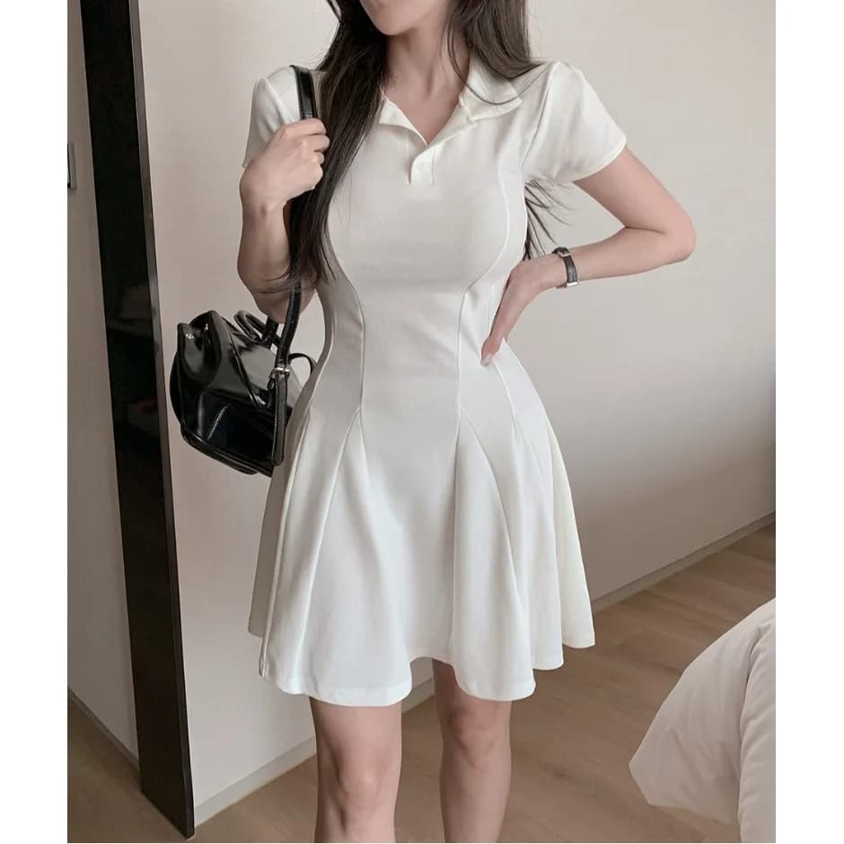 Abito corto sportivo da donna in stile coreano con colletto semplice, gonna a pieghe, effetto snellente, gonna a sbuffo, moda estiva casual