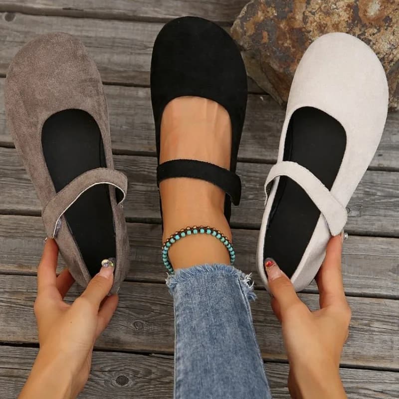 Scarpe da donna basse punta tonda sneakers femminili casual abito da infermiera comoda nuova estate tessuto PU in gomma solida per il tempo libero traforato