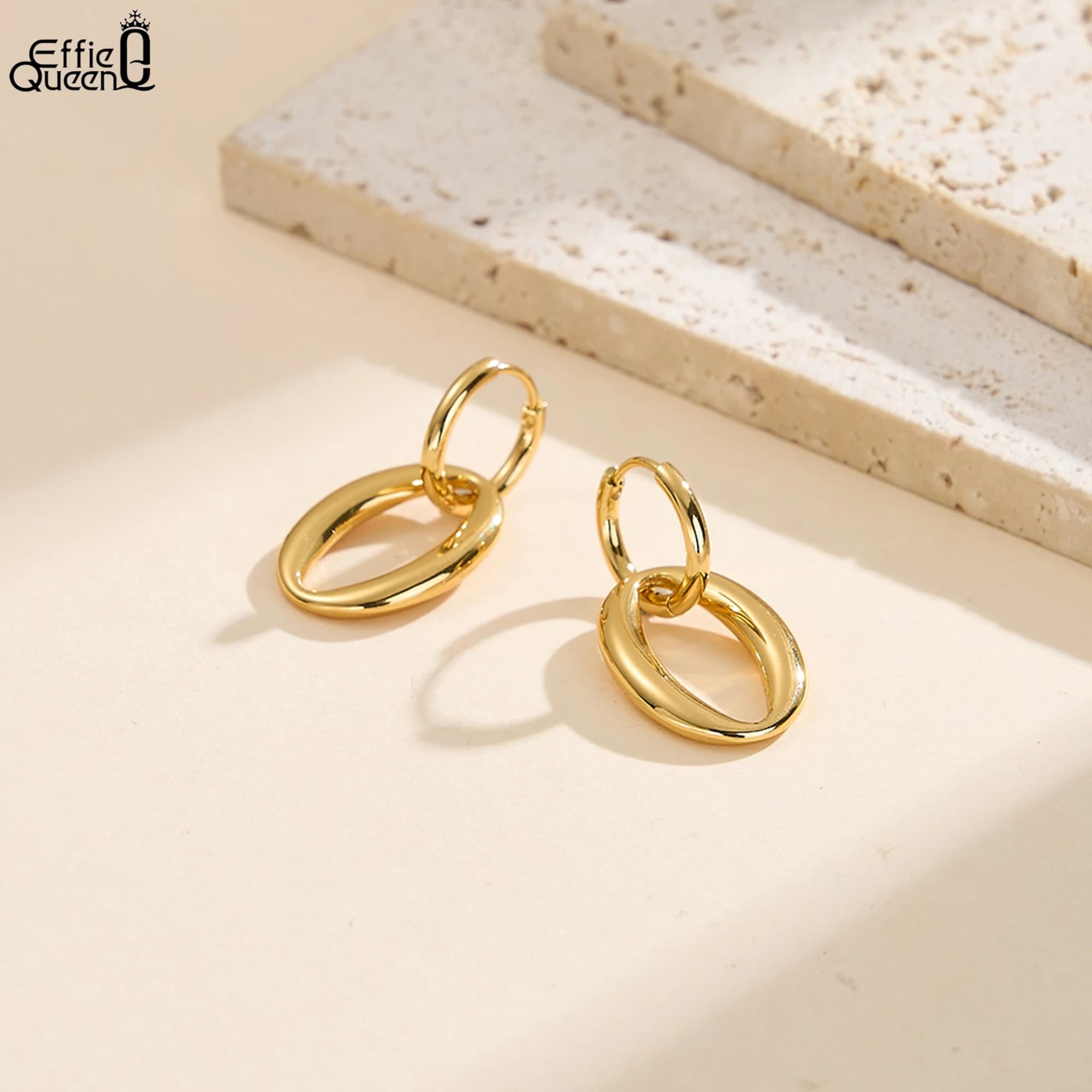 Orecchini Pendenti Effie Queen in Acciaio Inossidabile Placcato Oro 18k, Gioielli Senza Tempo per Donne, Accessorio per Orecchie per Feste e Vacanze STKE24