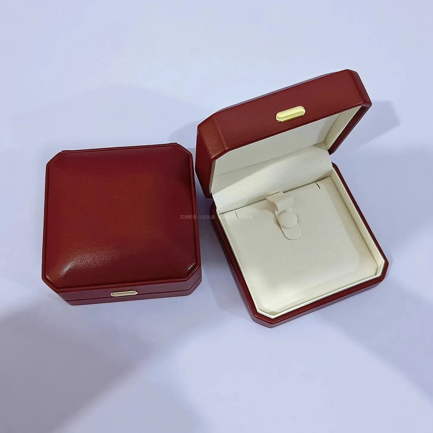 Confezione regalo di gioielli con texture in pelle di lusso leggera, collana ad anello retrò di fascia alta, orecchini, scatola di immagazzinaggio per imballaggio di braccialetti