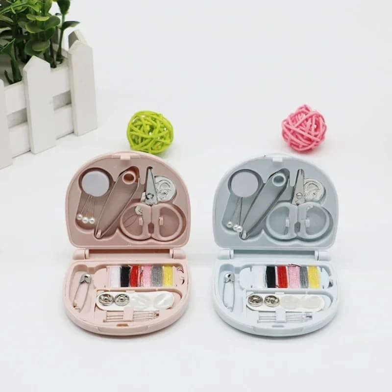 1 set di mini aghi e filo in stile nordico, kit portatile di aghi e filo, set combinato di strumenti per cucire
