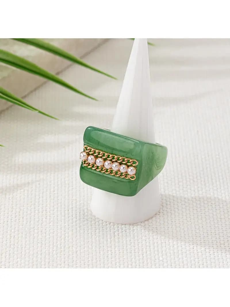 Anello alla Moda in Acrilico con Perle Incastonate, Eleganza Vintage, Gioiello Leggero in Lega di Lusso