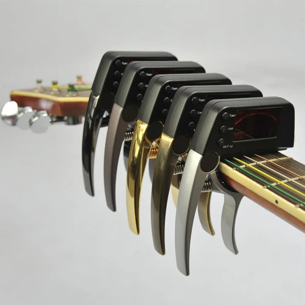 Accordatore Elettronico per Chitarra 2-in-1 con LCD e Clip, Capo per Chitarra Acustica, Basso, Ukulele, Banjo, Alta Precisione di Accordatura