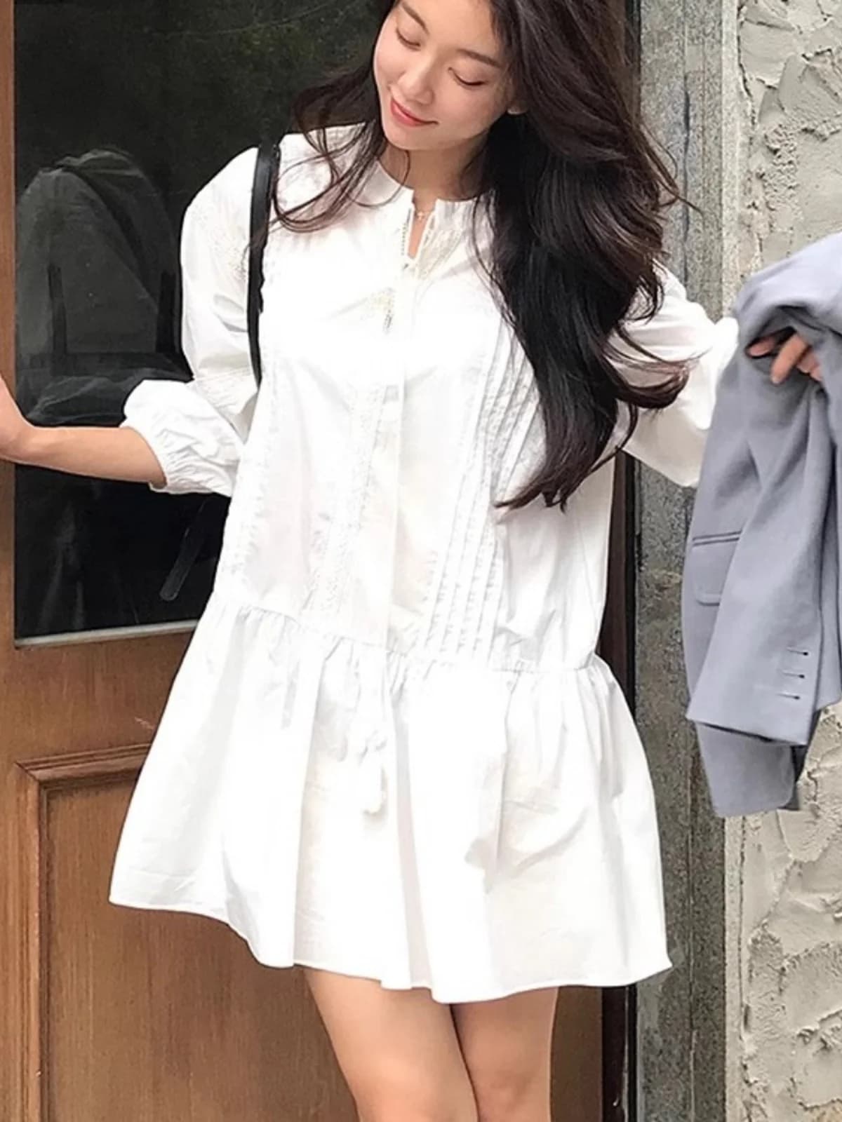 Abito Bianco Stile Coreano con Gonna a Balze, Patchwork Chic, Monopetto, Linea ad A, Maniche Lunghe, Lunghezza Corta, Tinta Unita