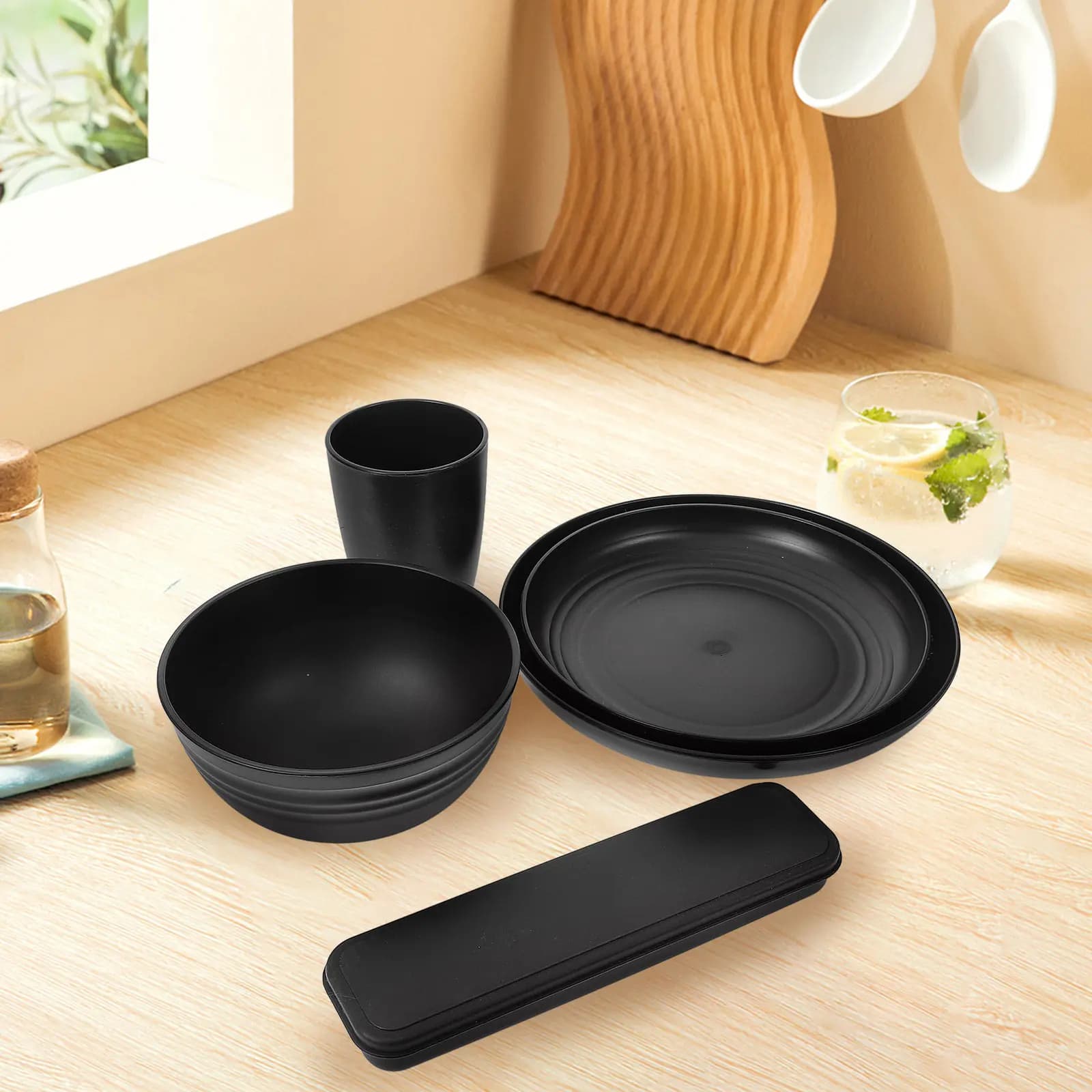 Set di 4 stoviglie nere, piatto e ciotola portatili lisci per campeggio, escursioni, barbecue, utensili riutilizzabili con custodia, contenitore per il pranzo, set da tavola