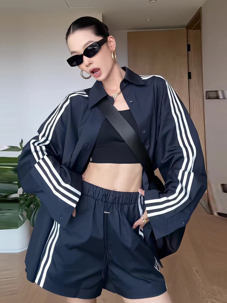 Completo Sportivo Blu da Donna, Nuovo Set Estivo alla Moda con Maglia a Righe Protettiva dal Sole e Pantaloncini con Elastico in Vita, Due Pezzi in Cotone a Maniche Lunghe