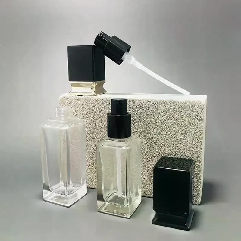 Flacone Vuoto con Pompa 15-40ml, Contenitore in Vetro per Fondotinta Liquido, Bottiglia Quadrata Trasparente Ricaricabile, Flacone Portatile con Pompa