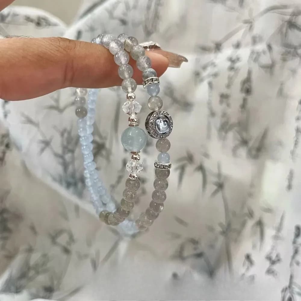 Double ring bracelet with pieces and accents for bedroom display keeps items sorted