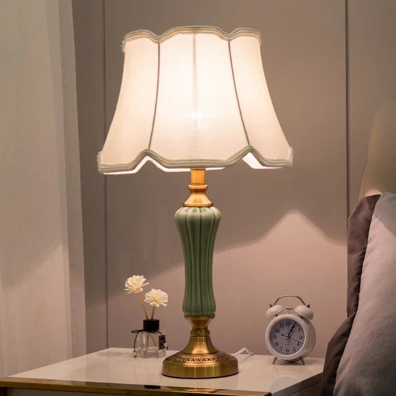 Lampada da comodino moderna per hotel Lampada da tavolo in ceramica Lampada da scrivania in tessuto nordico Ins Lampada da scrivania da studio sul comodino del soggiorno