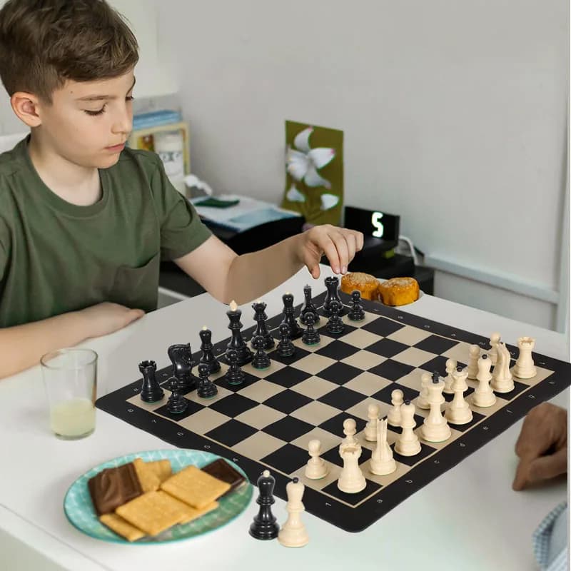 Set di scacchi per bambini portatili gioco 95mm King Chess Pieces Set di insegnamento Standard internazionale