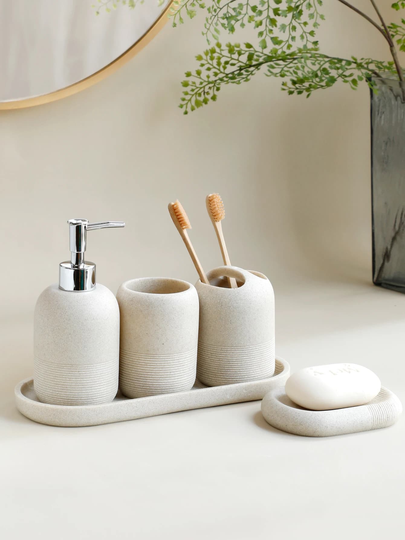 Set di 5 accessori per il bagno, dispenser per lozioni, portaspazzolino, vassoio, bicchiere, portasapone, beige e grigio