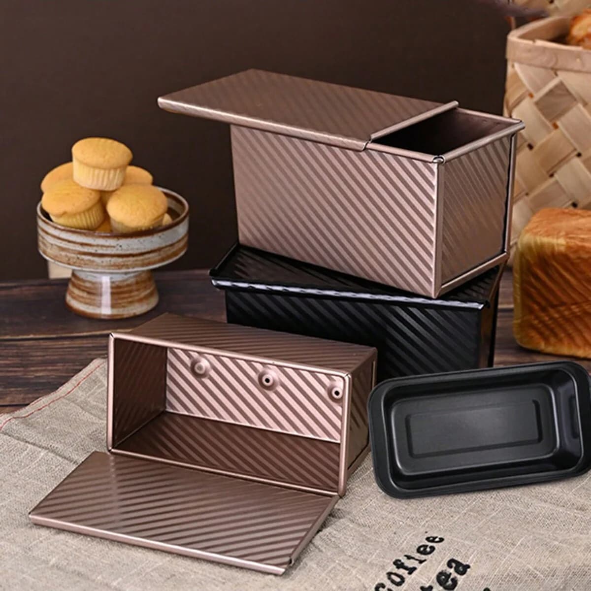 1 golden pan with cover: non-stick, rust. Perfectly toasted bread: durable. Easy to clean design oven mold for use in the oven