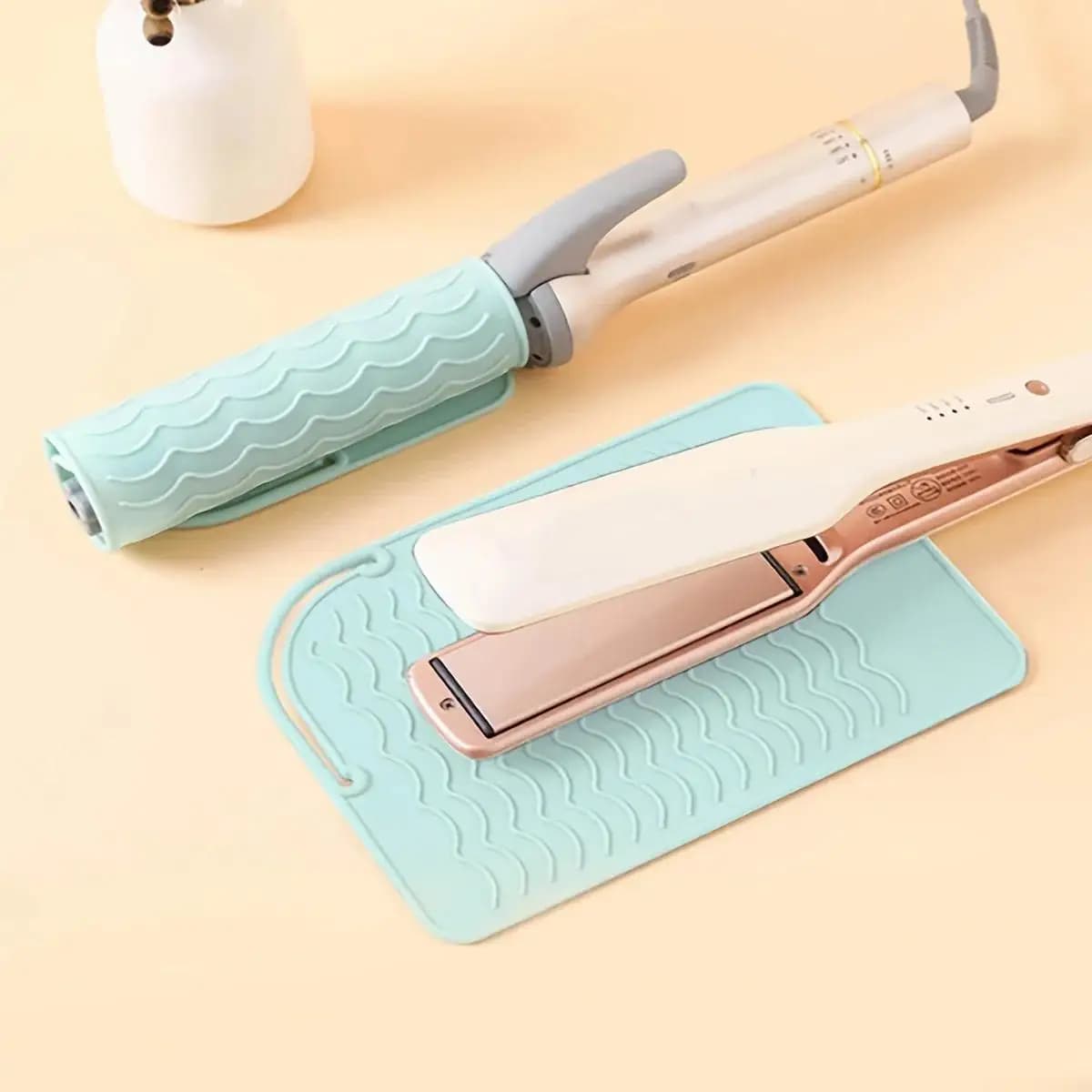 Tappetino in silicone resistente al calore da 3 pezzi per strumenti per lo styling dei capelli, tappetino per ferri arricciacapelli e piastre per capelli, tappetino termico portatile per lo styling
