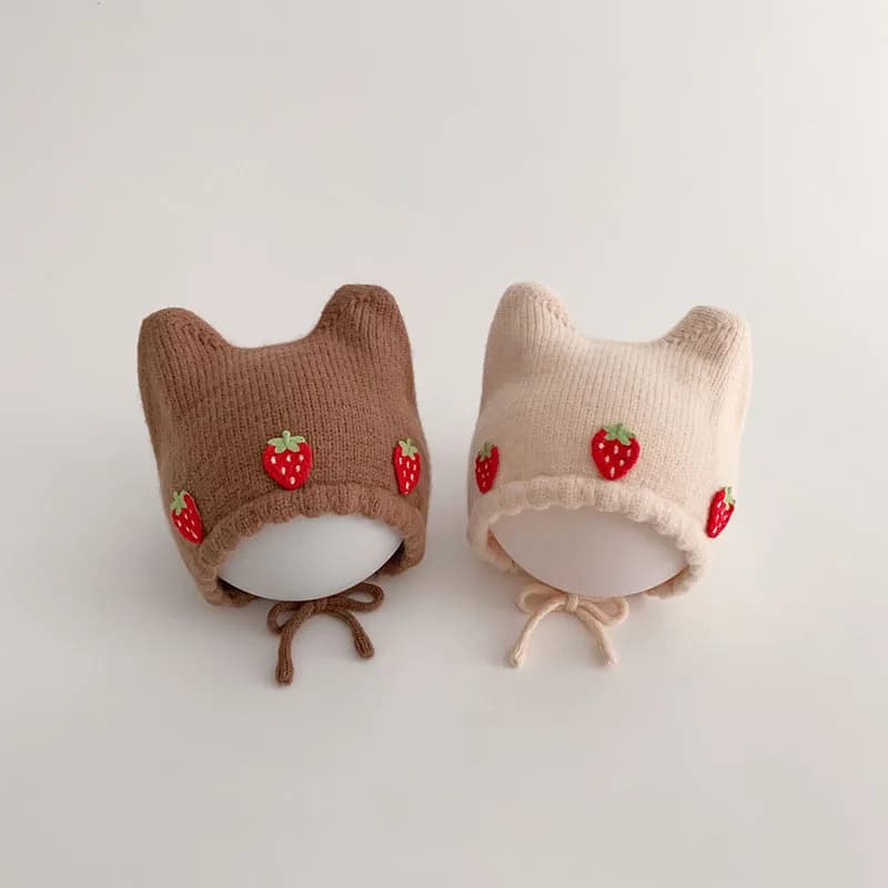 Carino fragola cappello di protezione per le orecchie per il bambino paraorecchie berretto di lana uncinetto cofano inverno caldo copricapo per bambini 2-24M berretti in maglia infantile