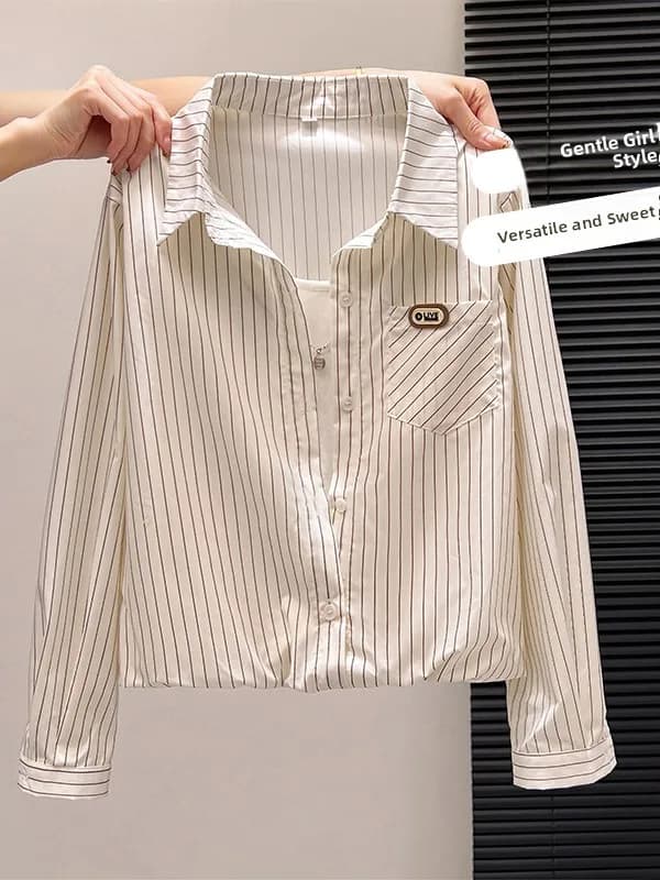 Completo da donna a righe: top corto senza maniche e t-shirt a maniche lunghe, design giovanile patchwork, primavera autunno