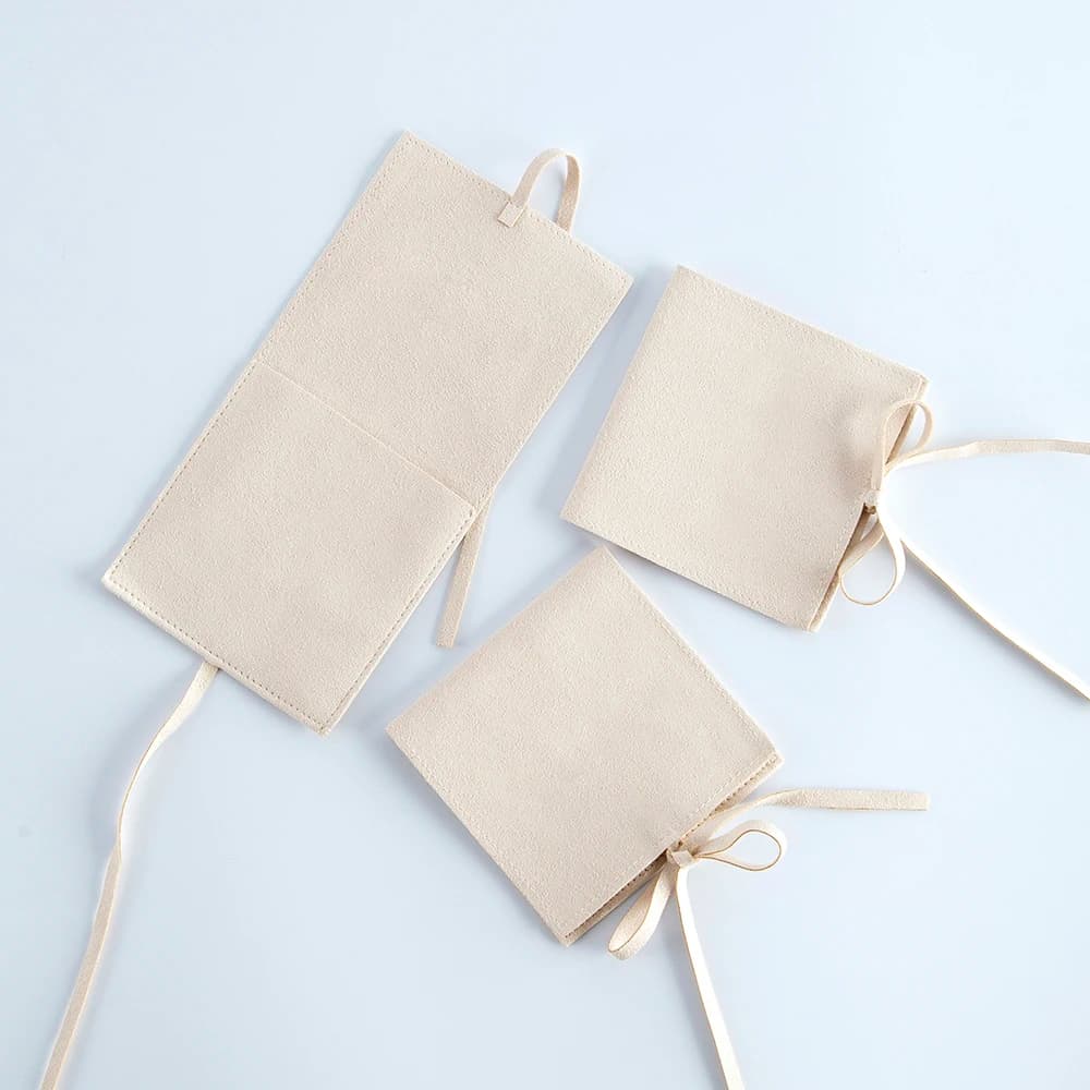 Sacchetti regalo per gioielli in microfibra 8x8 cm Mini formato Crema Velluto Organizzatore Confezione per anelli Orecchini Tarocchi Carta Bomboniere Bulk