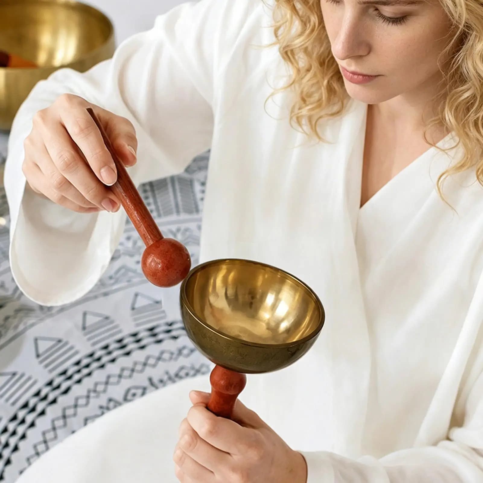 Tibetan Singing Bowl Set Meditation Sound Bowl with Mallet for Yoga Relaxation Prayer Mindfulness Beginners Men Women Home Room