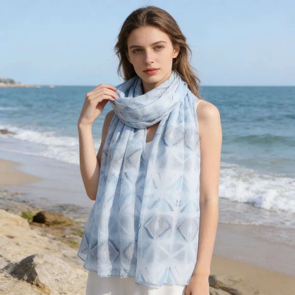 Sciarpa da donna con stampa geometrica a rombi blu chiaro e grigio, sciarpa da collo leggera e traspirante in poliestere, 88x180 cm, grande
