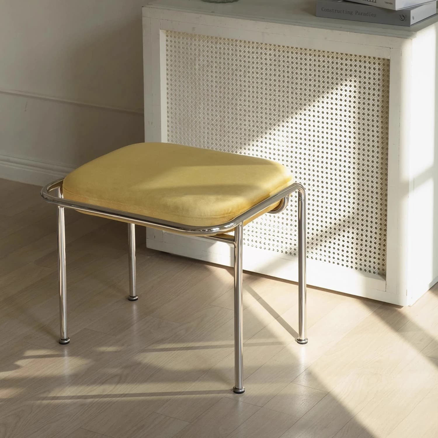 Sgabello Nordic Bauhaus in ferro battuto con seduta imbottita, sgabello da pranzo semplice in acciaio inossidabile per ristorante, bestseller 2026