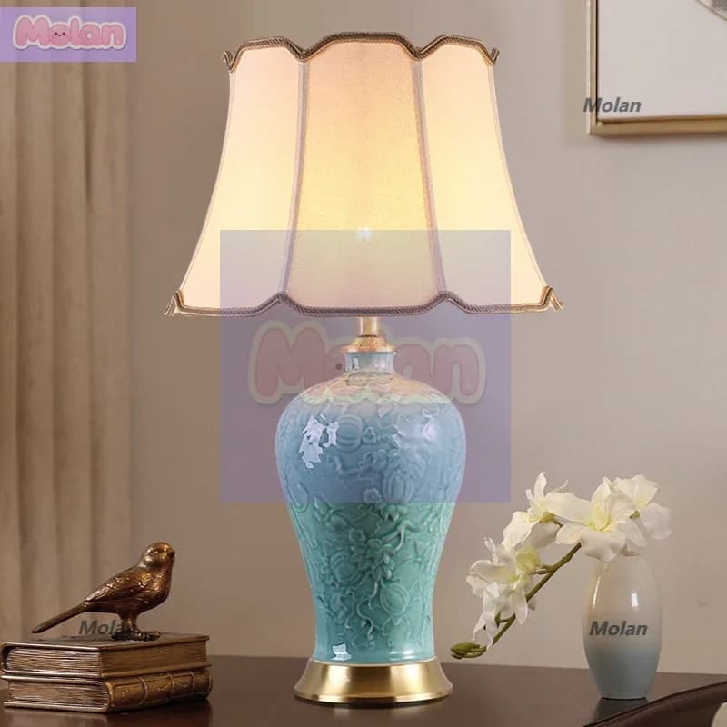 Nuova lampada da scrivania, lampada da comodino per camera da letto, nuova lampada da scrivania per divano da soggiorno in stile cinese, lampada da scrivania americana in ceramica in rilievo Jingdezhen