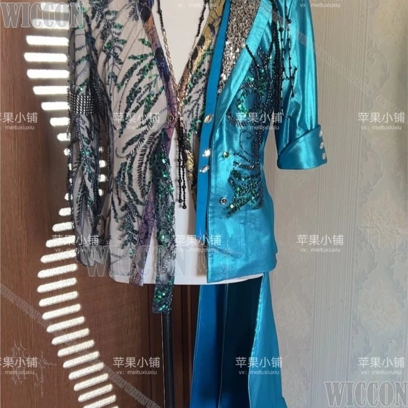 Sylus Love And Deepspace Qin Che Giacca Blu con Paillettes per Performance, Cosplay, ComicCon, Halloween, Festival, Stile Esibizione Improvisata in Scena