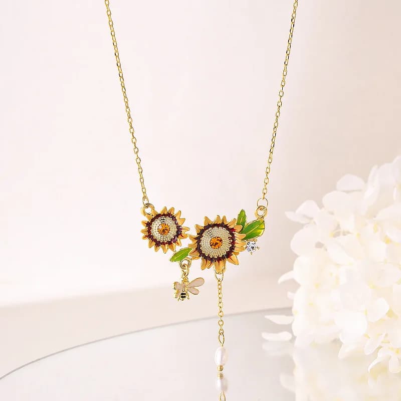 Fashionable and exquisite oil dripping cartoon flower butterfly necklace light luxury small numerous pamine clavicle chain