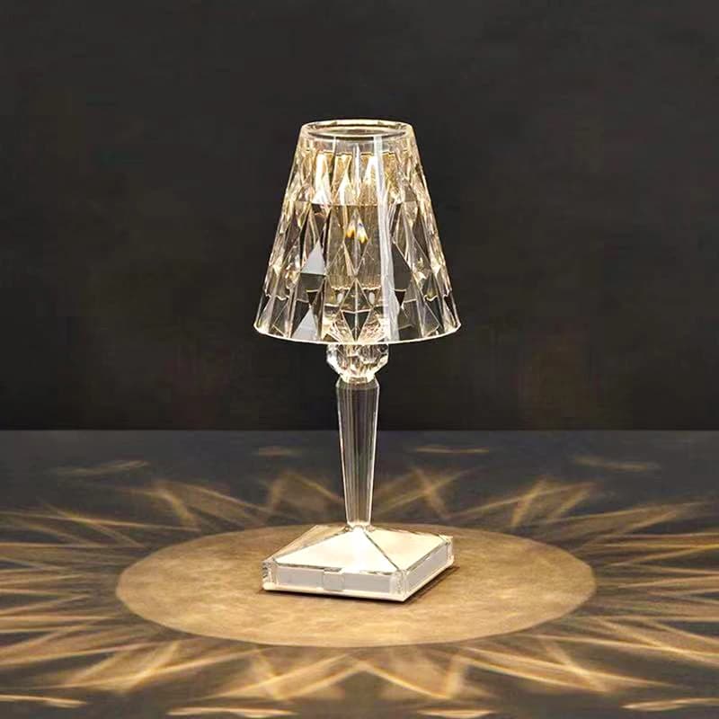 Lampada da tavolo moderna portatile in acrilico con diamante con luce notturna wireless in cristallo per l'arredamento della camera da letto e l'uso in scrivania, inclusa paralume
