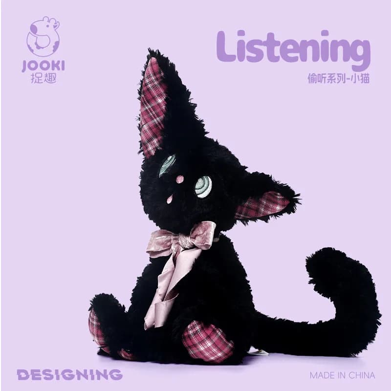 Peluche Gatto Nero JOOKI, Morbido Gattino Imbottito con Orecchie a Quadretti Rosa, Coda Lunga, Cuscino per Dormire e Abbracciare, Decorazione per la Casa, Regalo di Compleanno