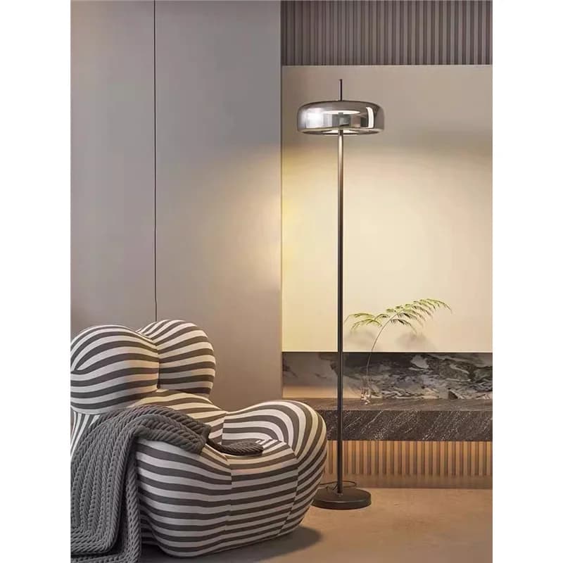 Lampada da terra minimalista grigio-italiano premium, lampada da atmosfera per soggiorno, lampada da scrivania di lusso leggera accanto al divano, comodino verticale g