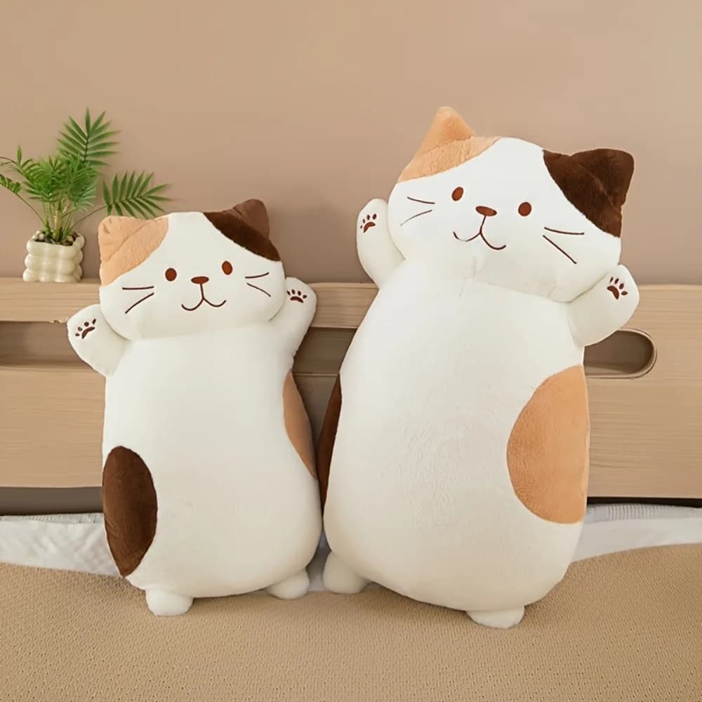 Un affascinante peluche di un gatto maculato da 15,75 pollici (15,7'), morbido e accogliente, ideale per la fotografia, dal design giocoso, dalla texture soffice, fantasioso, perfetto come giocattolo per animali domestici.