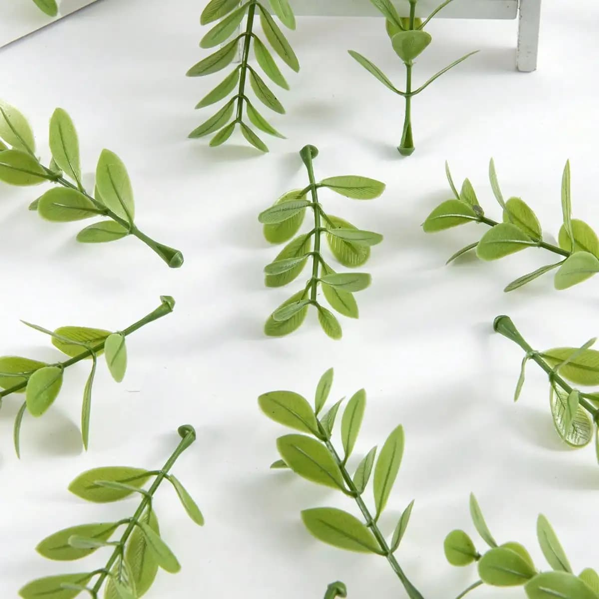 40/80pcs Artificial Plant Leaves Festival Wedding Valentine Home RoomDecora Accessories Diy Candy Box Embroidered Clipping props
