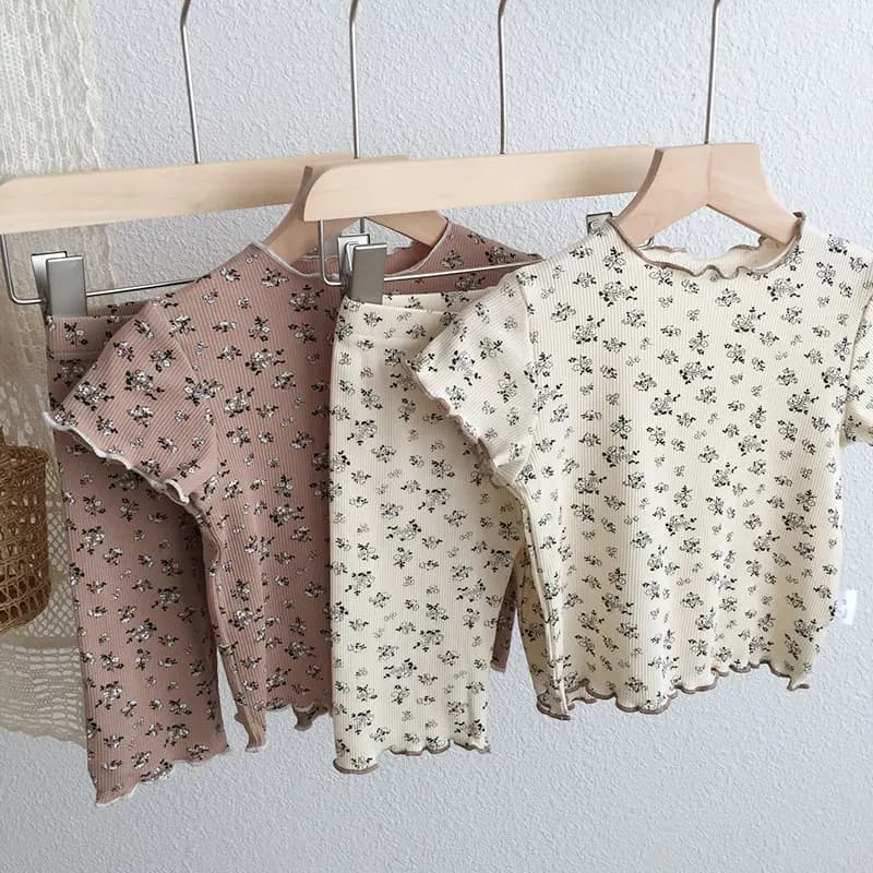 Summer New Style Girls' Short-Sleeved Floral Suit, Baby Summer Two-Piece Set, Stylish Korean Style Pajamas, Home Clothes