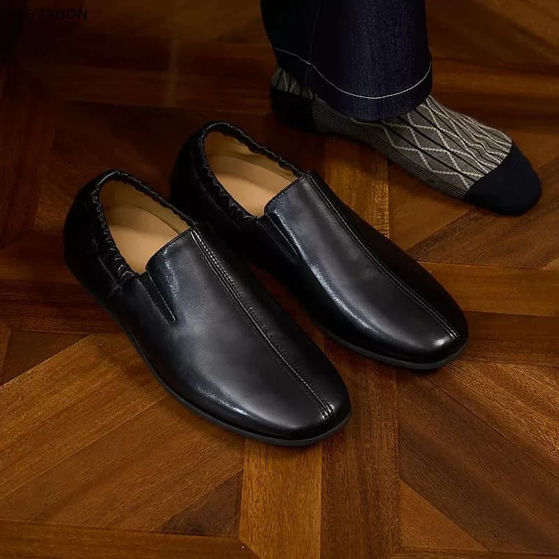 Mocassini da Uomo in Morbida Pelle di Vacchetta Nera, Scarpe Casual Eleganti di Lusso Fatte a Mano, Comode in Vera Pelle, Autunno 2026, Scarpe Sociali Piatte