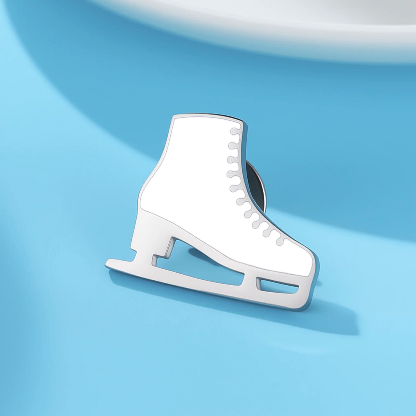 Fashion Ice Skates Roller Skating Brooch Stainless Steel Drip Oil Skating Enthusiast Jacket Accessories Jewelry Gifts