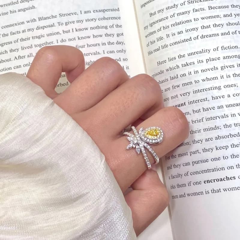 Inspiration argento 925 anelli di lusso leggeri per le donne retrò micro intarsiato pietra preziosa gialla anello con gocce d'acqua regalo di gioielli per banchetti