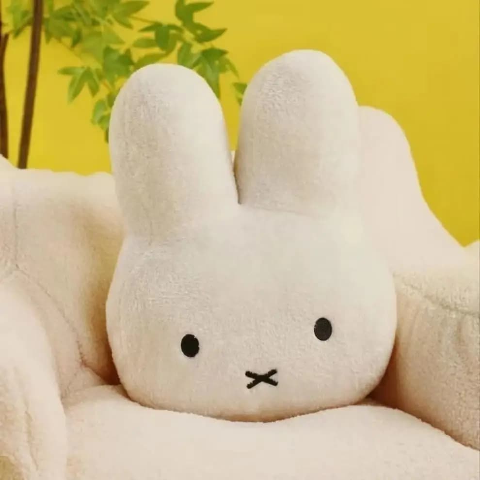 Miffy Occhi Neri, Simpatico Peluche, Cuscino Kawaii per Letto, Morbido e Confortevole Cuscino per Divano, Regalo per Bambini e Bambine