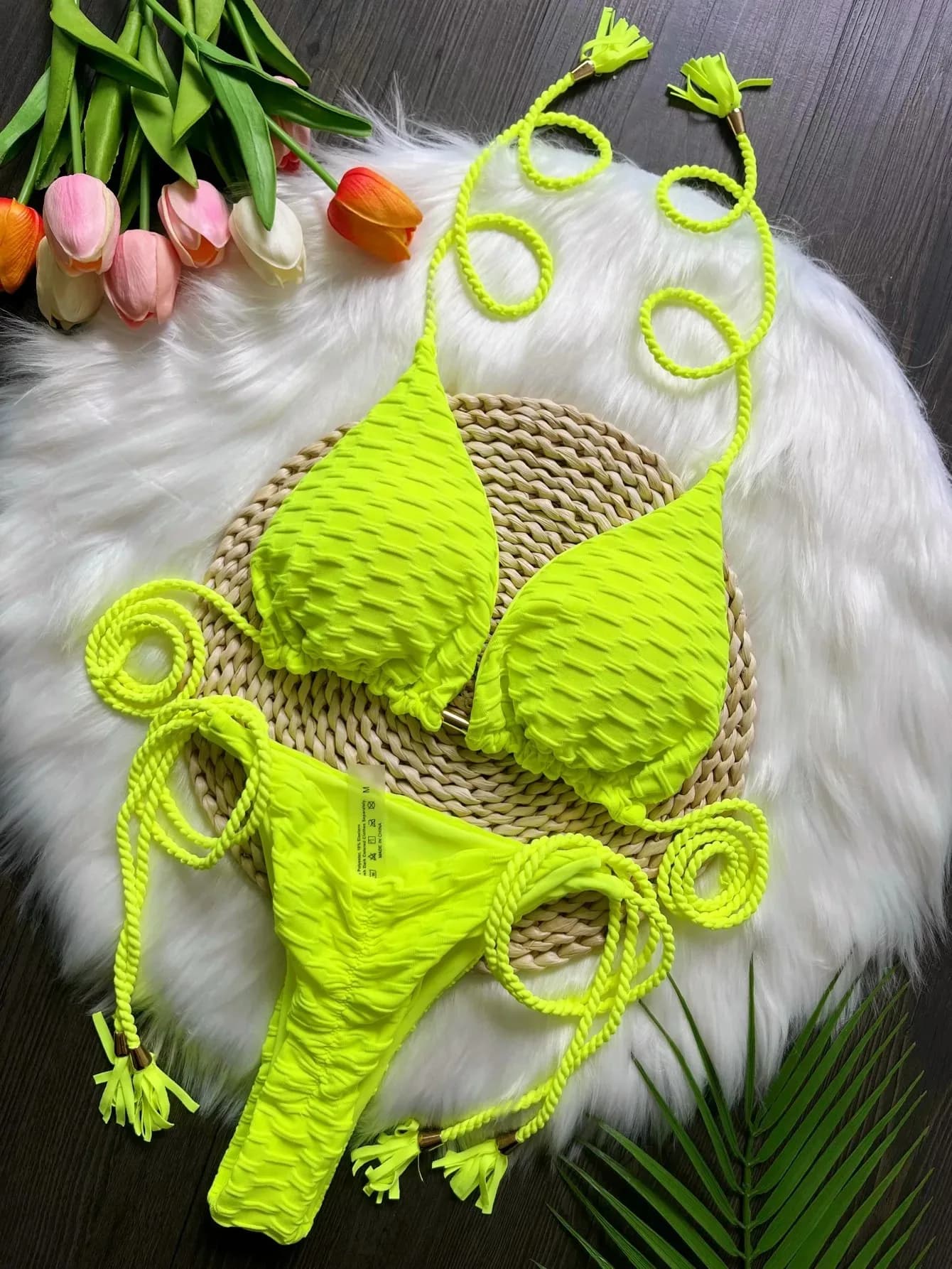 Bikini in tessuto speciale giallo, costume da bagno sexy da donna con scollo a cravatta, set da spiaggia estivo in 2 pezzi