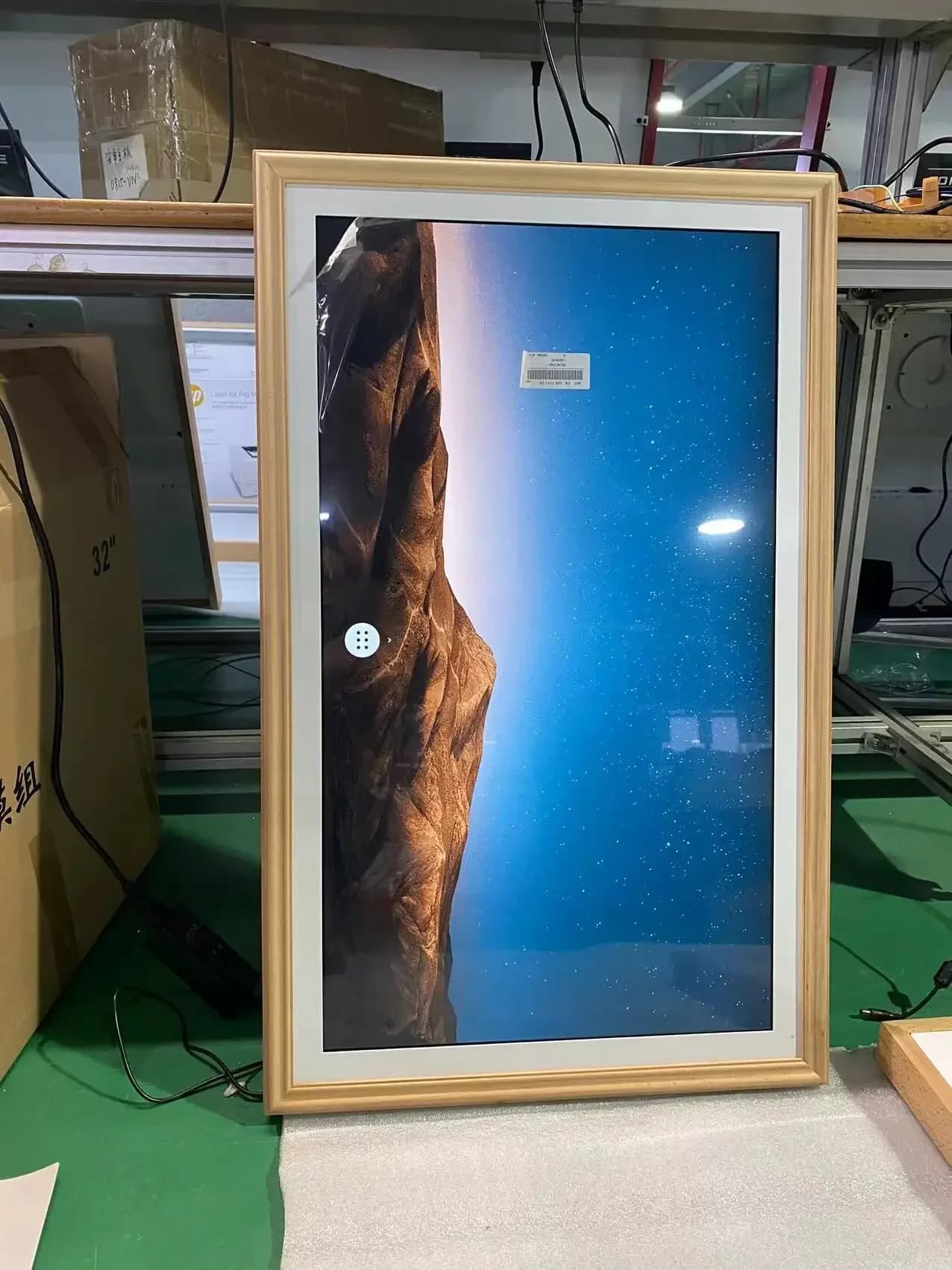Nuova Cornice per Arte NFT con Display LCD Smart WiFi, Riproduzione di Immagini e Video, Cornice Digitale 21.5" 22" 32" 43" 55" HD con Cornice in Legno Nero