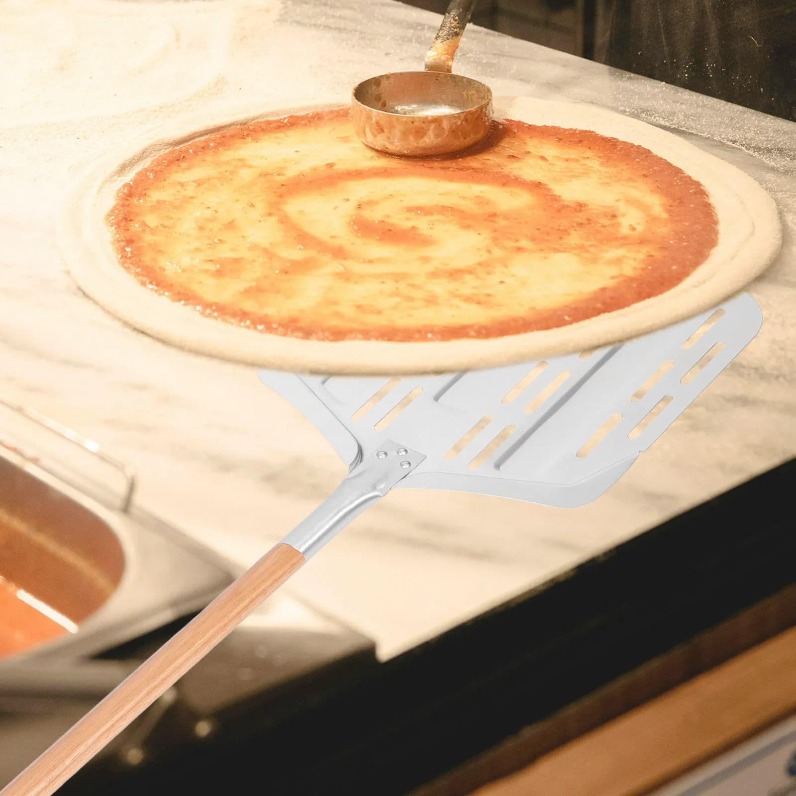 Pala per pizza in alluminio perforata antiaderente, utensile da forno per uso domestico, ristorante e cucina, paletta per pizza e torte