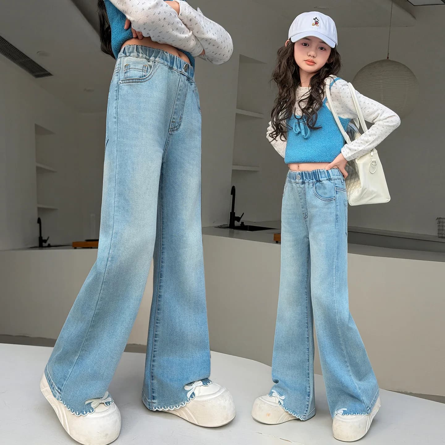 Jeans a Zampa d'Elefante Blu Chiaro per Bambine Primavera 2026, Pantaloni in Denim Elasticizzati Slim Fit con Fiocco, Moda Bambini